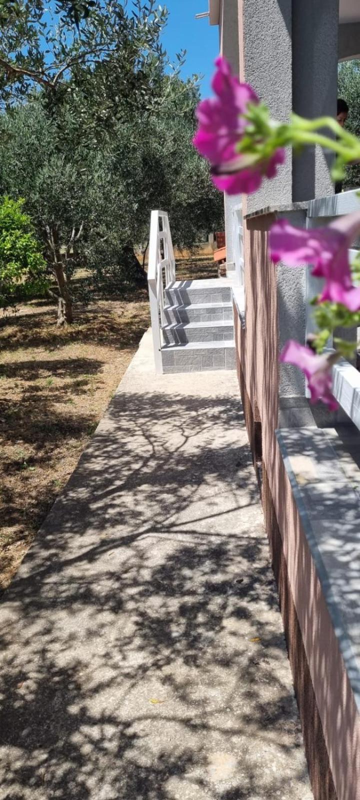 Apartman Rabatin Sveti Filip i Jakov Exteriér fotografie